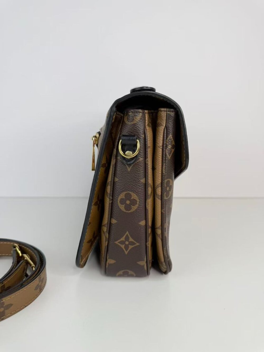 Louis Vuitton Pochette Métis MM Monogram Reverse Canvas Crossbody Shoulder Bag - Picture 4 of 13